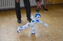 24 - 14_15 otvorenie šk.r. 2014_2015 - robot NAO tancuje