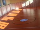 26 - Rekonštrukcia telacvične - nová podlaha a logo školy