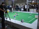 41-roboCup2005-Osaka - aj oni vedia hrať futbal